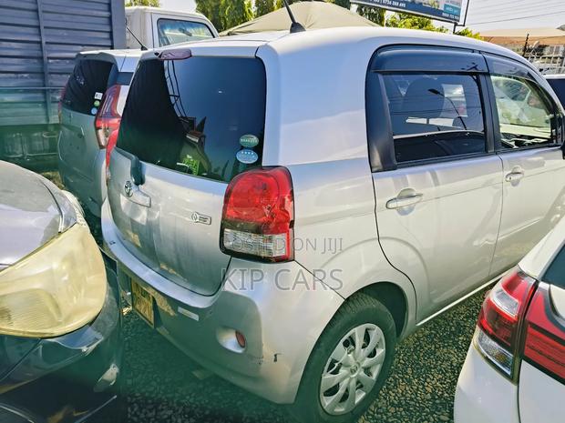 Toyota Porte 1.3 FWD 2015 Silver
