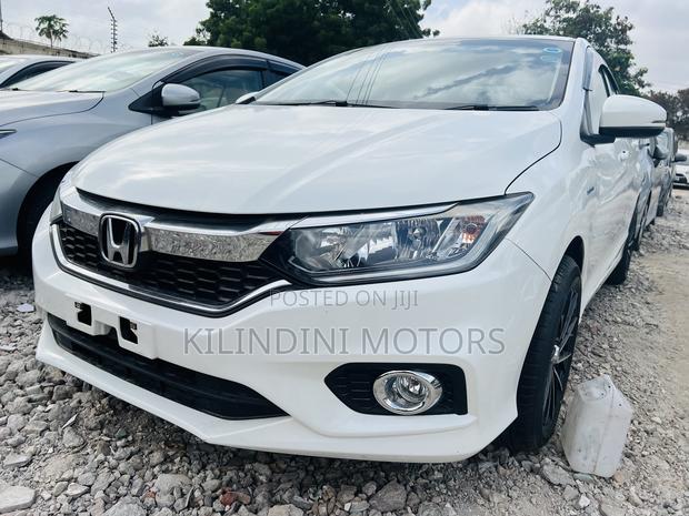Honda Grace 2019 White