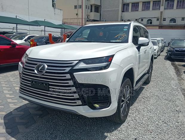 Lexus LX LX 600 2022 White