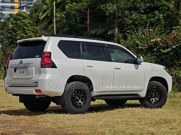 Toyota Land Cruiser Prado 2.7 2019 White