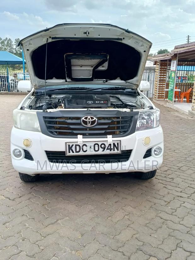 Toyota Hilux 2014 White