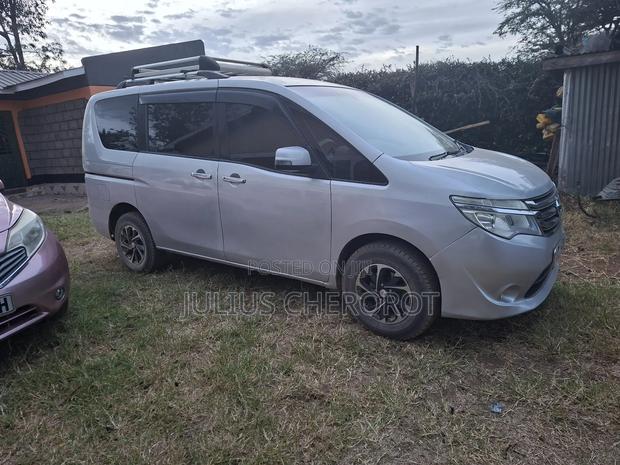 Nissan Serena 2014 Silver