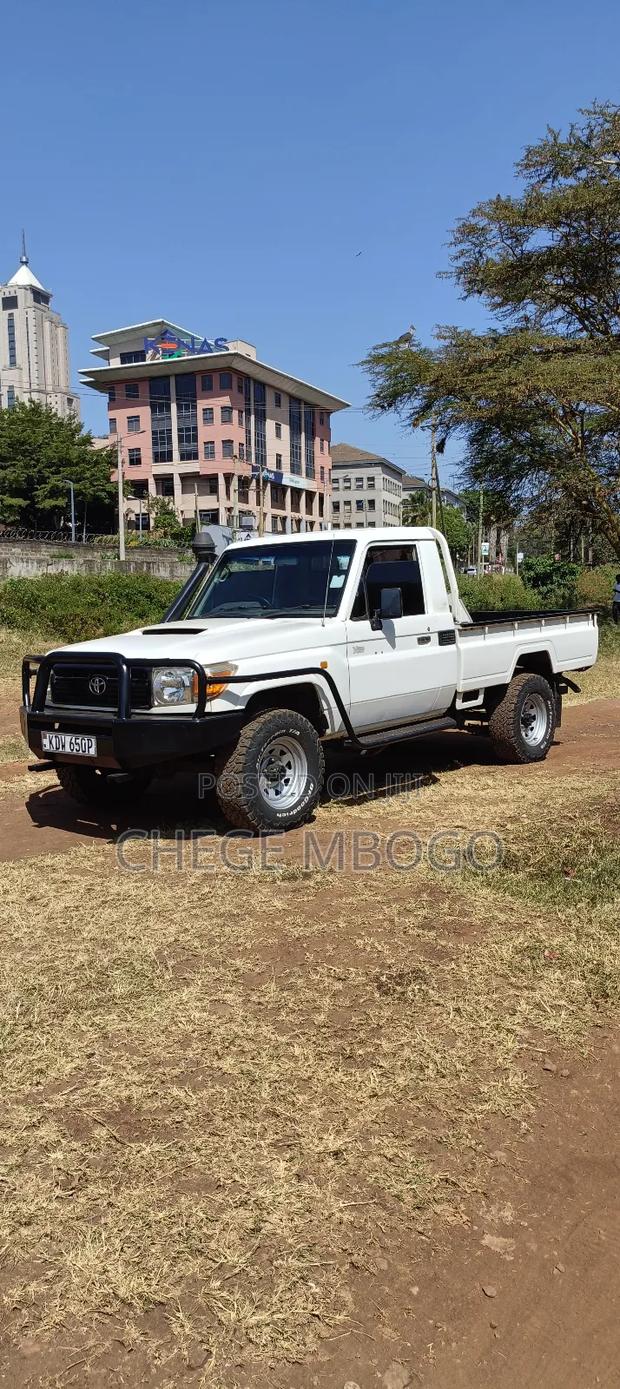 Toyota Land Cruiser 2008 White