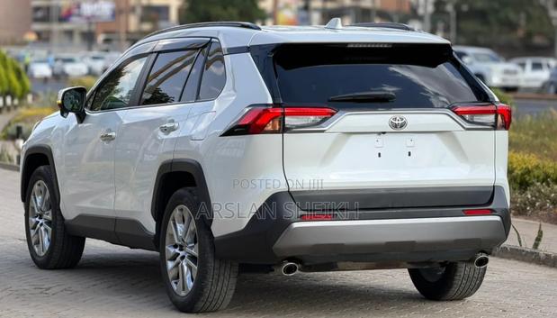 Toyota RAV4 2019 White
