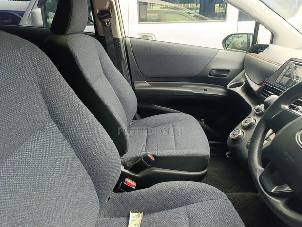 Toyota Sienta 2019 Silver