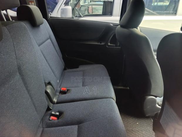 Toyota Sienta 2019 Silver