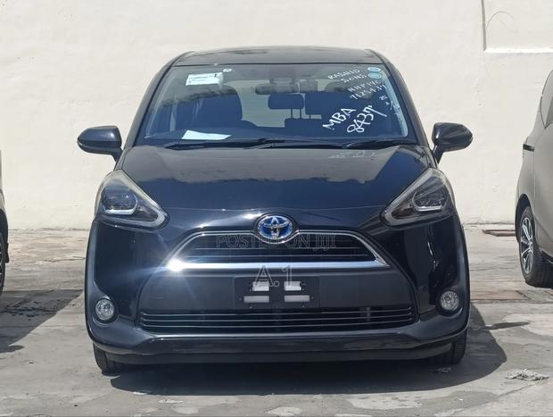 Toyota Sienta 1.5 Hybrid FWD 2019 Black