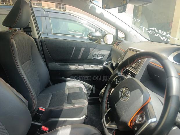 Toyota Sienta 1.5 Hybrid FWD 2019 Black