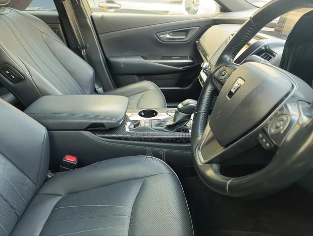 Toyota Crown 2019 White