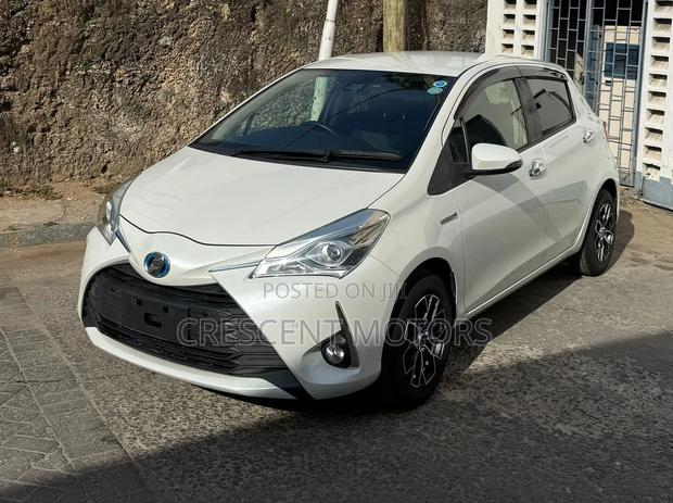 Toyota Vitz 2018 White