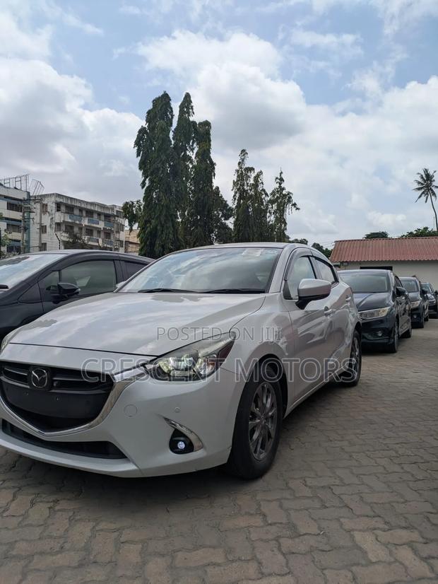Mazda Demio 2018 Pearl