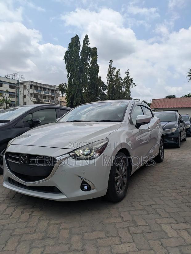 Mazda Demio 2018 Pearl