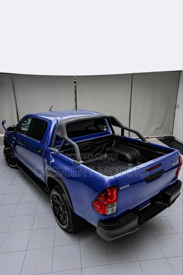 Toyota Hilux 2021 Blue