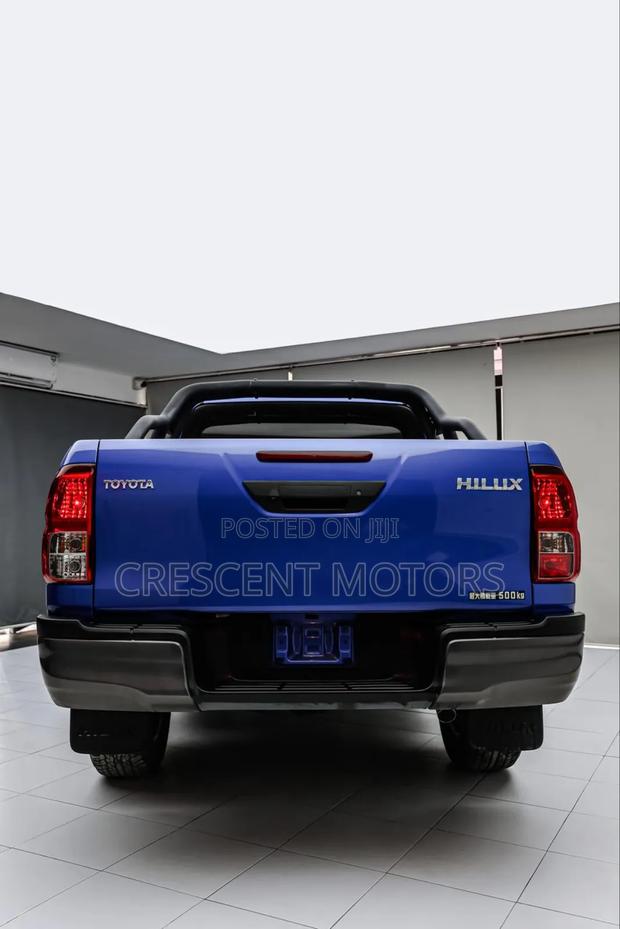 Toyota Hilux 2021 Blue