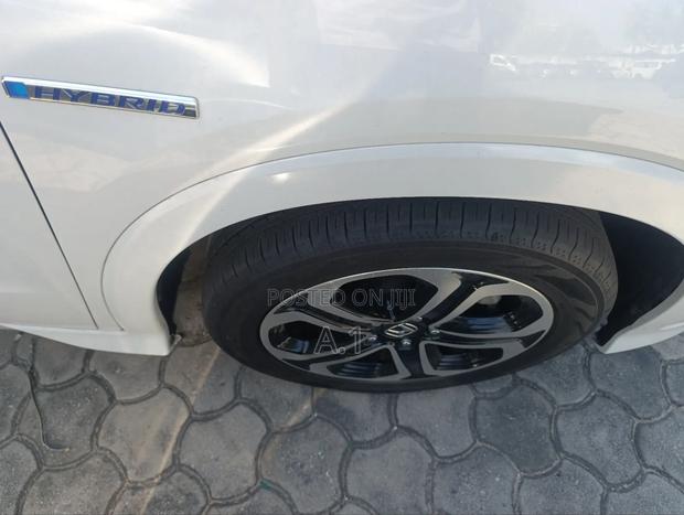 Honda Vezel 1.5 Hybrid 2WD 2018 White