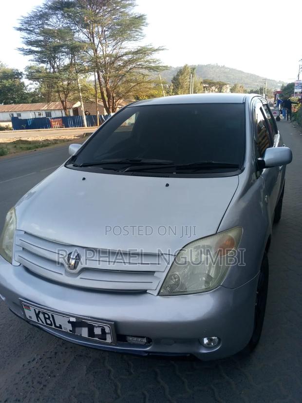 Toyota IST 2003 Silver