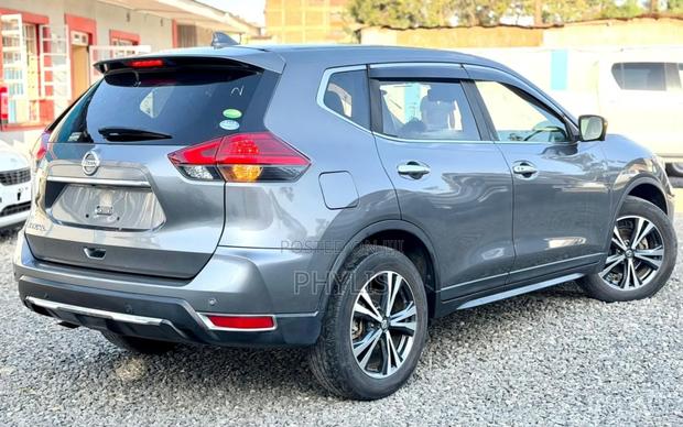 Nissan X-Trail 2.0 Petrol FWD 2018 Gray