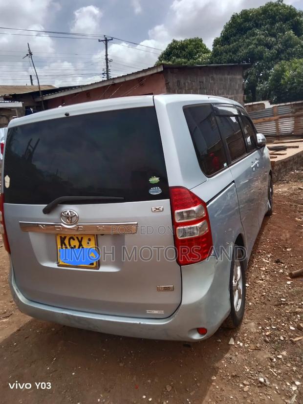 Toyota Noah 2012 White