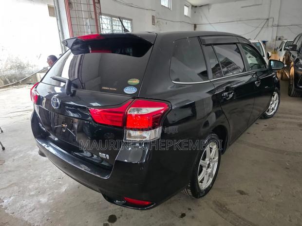 Toyota Corolla Fielder 1.5 Hybrid FWD 2018 Black