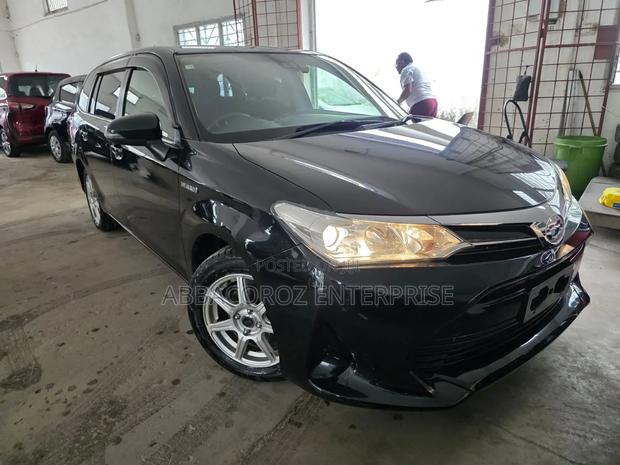 Toyota Corolla Fielder 1.5 Hybrid FWD 2018 Black
