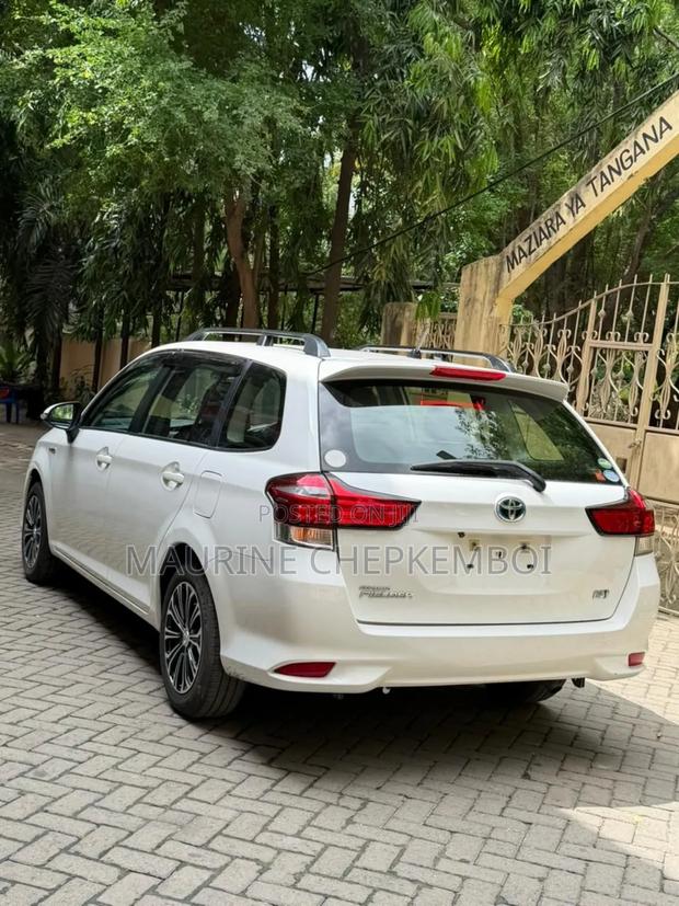 Toyota Corolla Fielder 1.5 Hybrid FWD 2018 Pearl