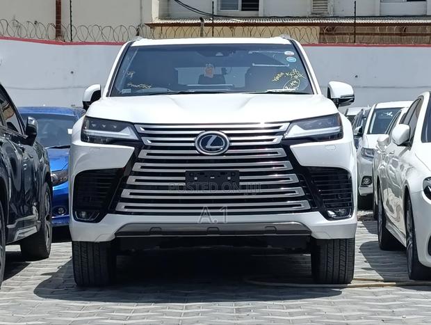 Lexus LX 600 2022 White