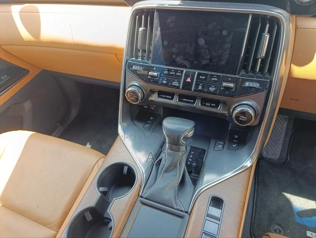 Lexus LX 600 2022 White