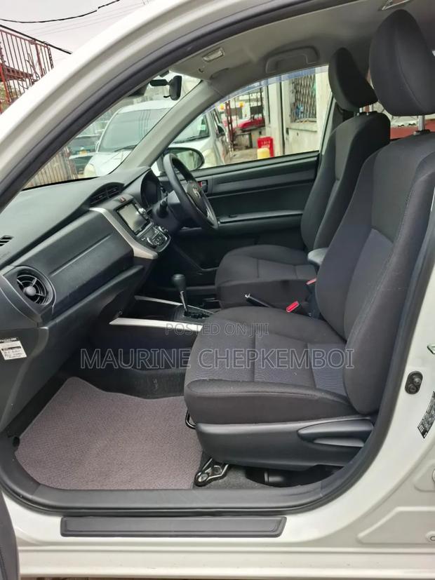 Toyota Corolla Fielder 1.5 Hybrid FWD 2018 White