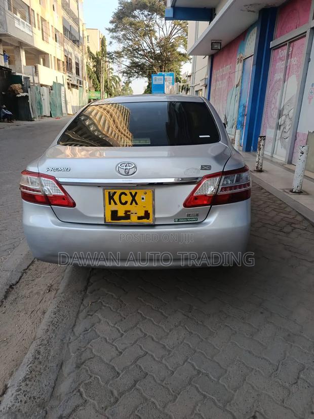 Toyota Premio 2013 Silver