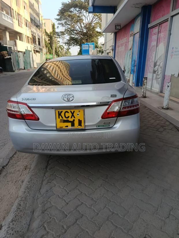 Toyota Premio 2013 Silver