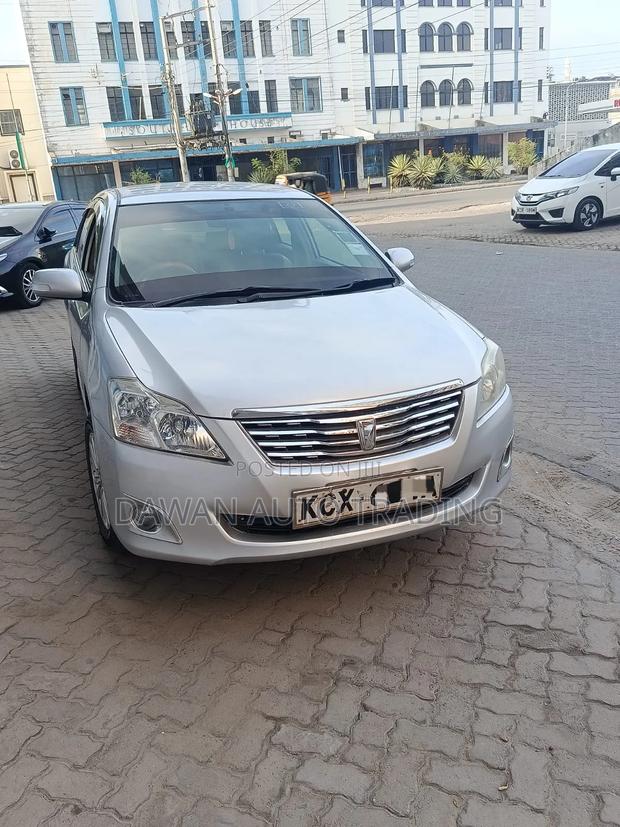 Toyota Premio 2013 Silver