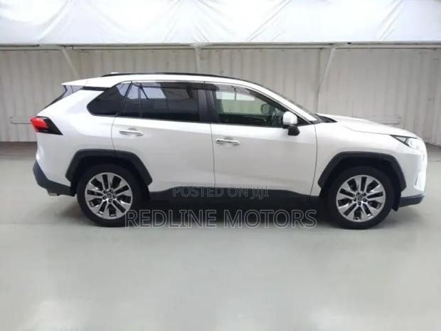 Toyota RAV4 XLE AWD 2019 White