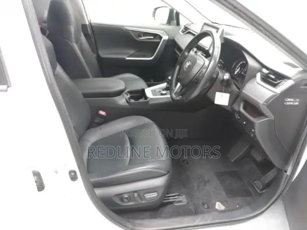 Toyota RAV4 XLE AWD 2019 White