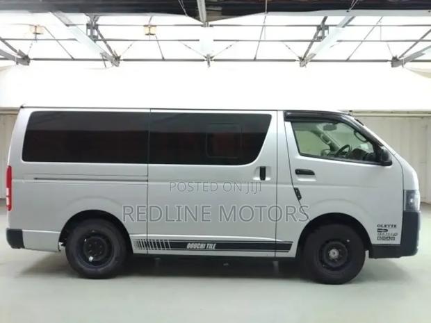 Toyota HiAce 2018 Silver