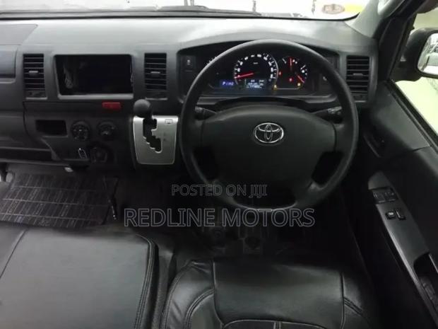 Toyota HiAce 2018 Silver