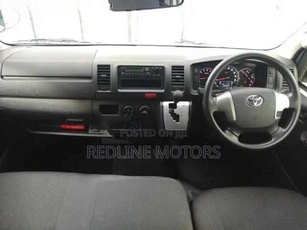Toyota HiAce 2018 White