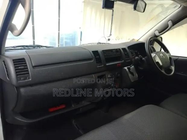 Toyota HiAce 2018 White