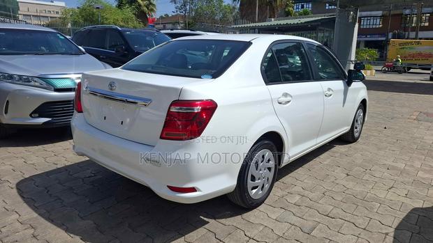 Toyota Axio 1.5 Hybrid 2WD 2018 White