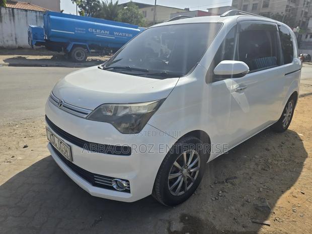 Toyota Spade 1.3 2016 Pearl