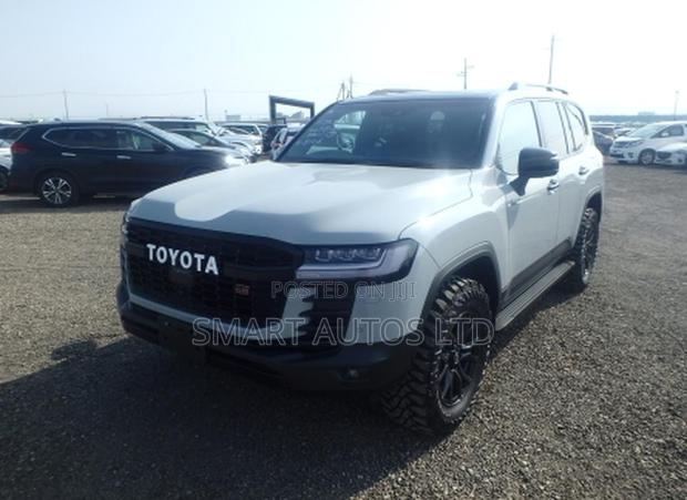 Toyota Land Cruiser LC300 2023 Gray
