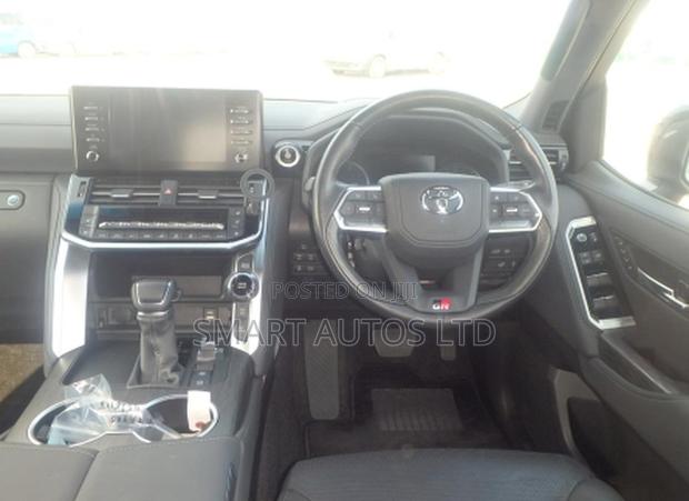 Toyota Land Cruiser LC300 2023 Gray