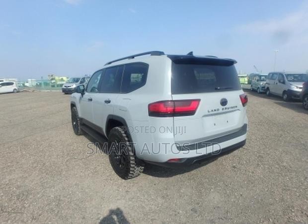 Toyota Land Cruiser LC300 2023 Gray