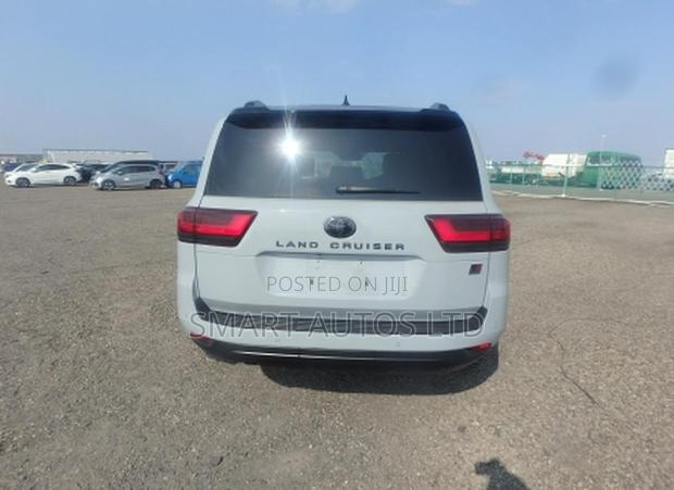 Toyota Land Cruiser LC300 2023 Gray
