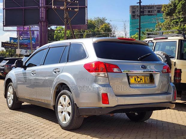 Subaru Outback 2.5i 2011 Silver