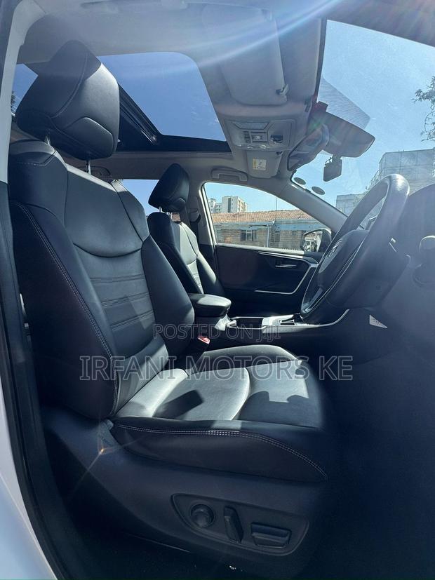 Toyota RAV4 2019 White