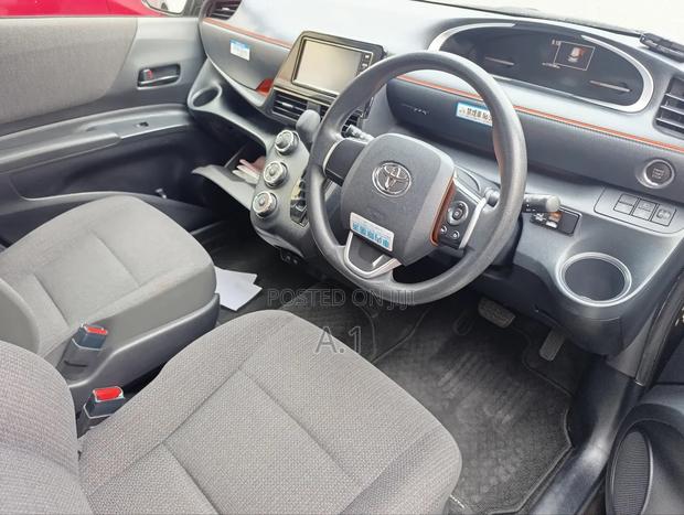 Toyota Sienta 2019 Brown
