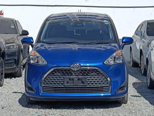 Toyota Sienta 2019 Blue