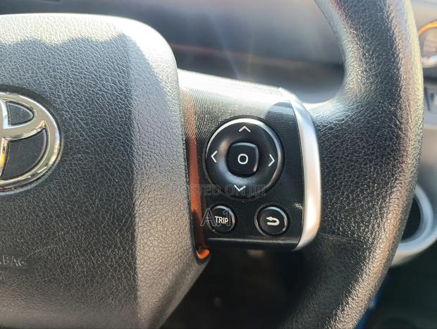 Toyota Sienta 2019 Blue