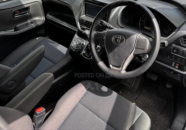 Toyota Noah 2.0 FWD (8 Seater) 2019 Black