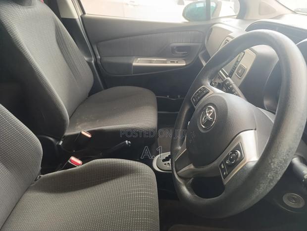 Toyota Vitz 1.0 FWD 5dr 2019 Gold
